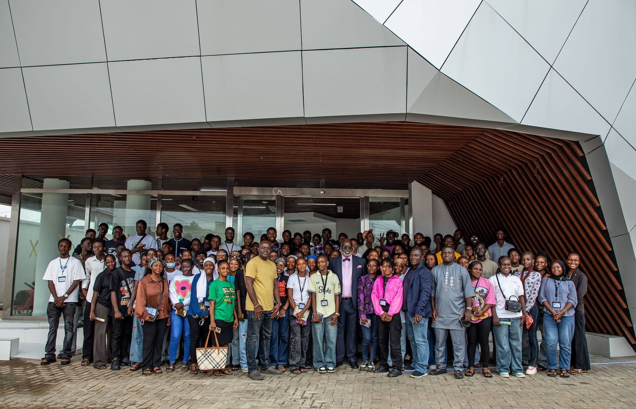 Dayo Adedayo the founder of the DAP Experience Centre with the students with group photograph wit the students