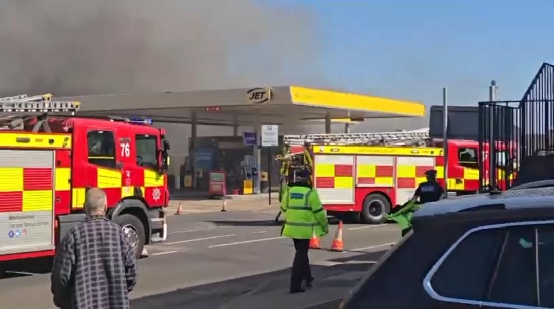 A big fire is going on Leagrave High Street behind the Jet filling statio