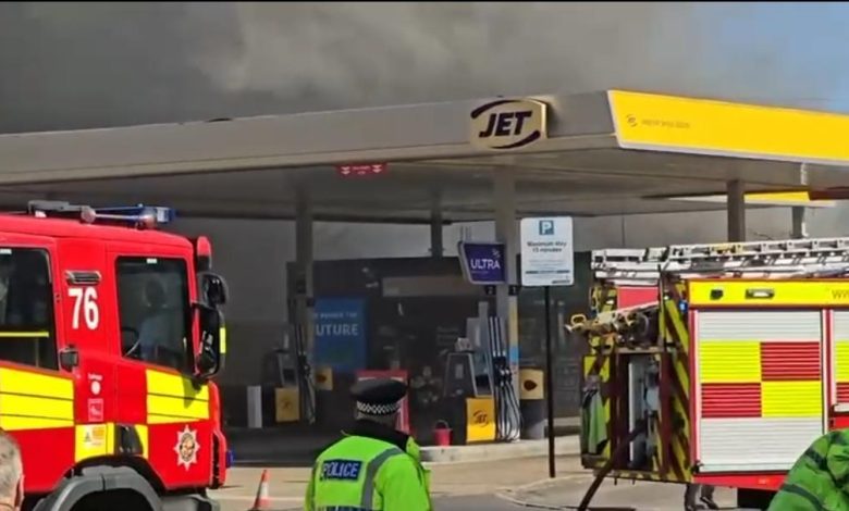 A big fire is going on Leagrave High Street behind the Jet filling statio